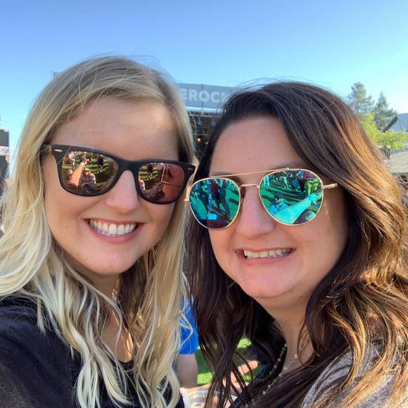 Meet your Posher, Hillary - Picture 1 of 1